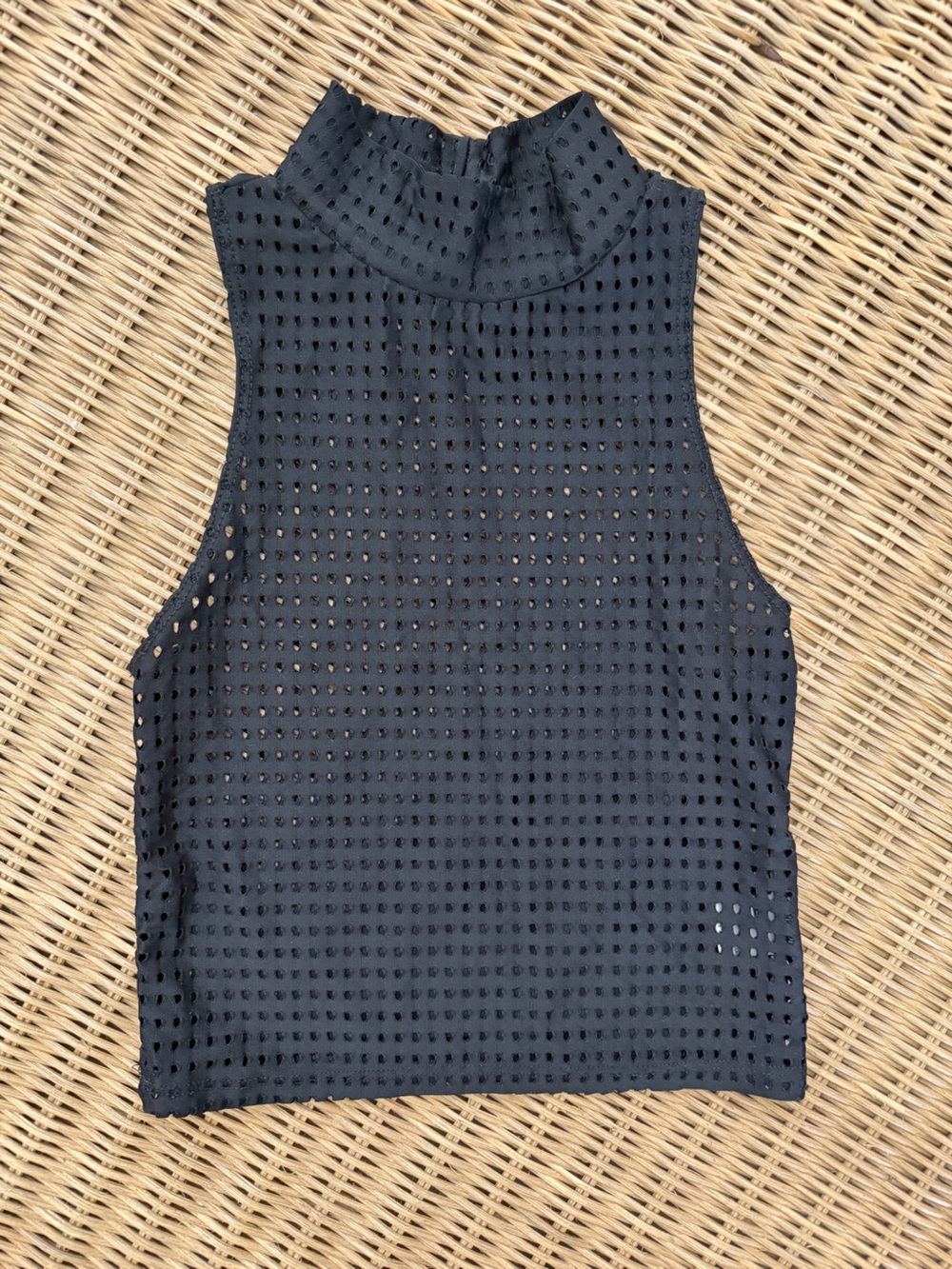 FIVE THE LABLE Black Sleeveless Mock Neck Eyelet Crop Top YXL